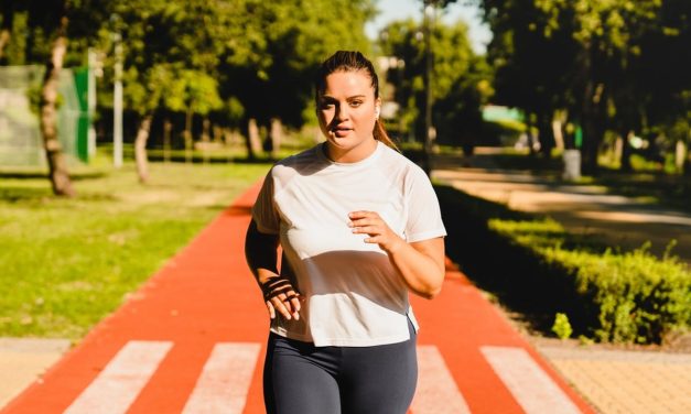 Panduan Tren Jalan Kaki 2025: Hot Girl Walk & Japanese Style