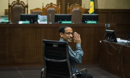 Majelis Hakim Tegaskan Larangan Ponsel di Meja Sidang