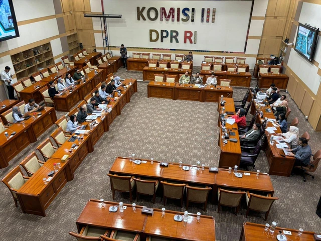 Komisi III DPR RI menggelar rapat kerja membahas RUU Perampasan Aset di Kompleks Parlemen Senayan