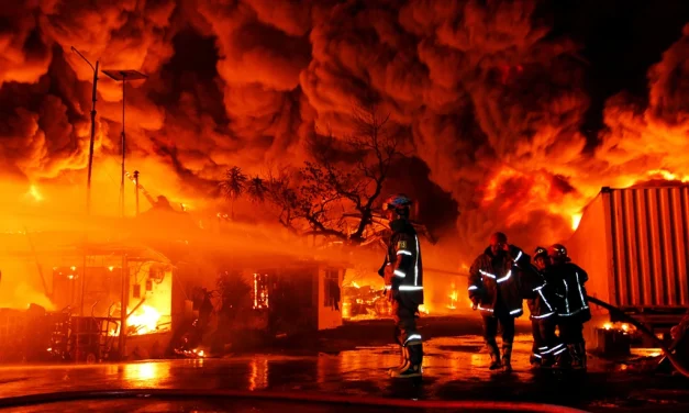 Kebakaran Pabrik Sandal PT Garuda Mas Perkasa di Medan Deli