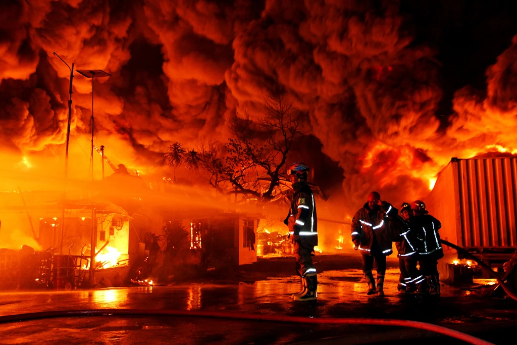 Kebakaran pabrik sandal PT Garuda Mas Perkasa di Medan Deli, Kota Medan