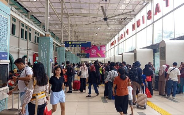 Lonjakan Penumpang KAI di Daop 1 Jakarta pada Periode Nataru