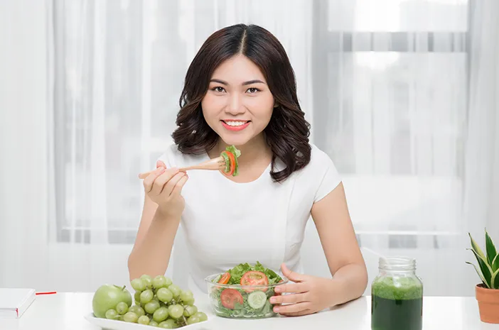 Ilustrasi pola diet sehat tanpa rasa lapar dengan makanan bernutrisi seimbang