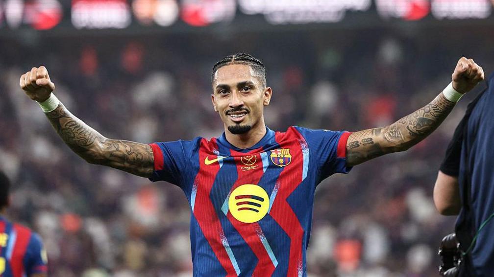 Raphinha Diragukan Tampil Jelang Semifinal Copa del Rey