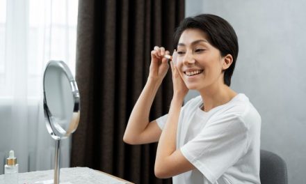 11 Rahasia Makeup Usia 40 Tahun Agar Terlihat Lebih Cerah