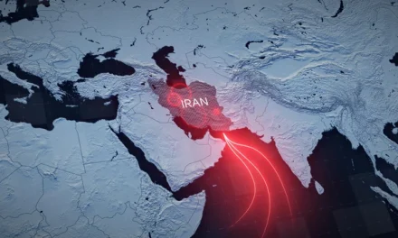 2 Kapal Ditembak di Selat Hormuz, Iran Tutup Jalur Minyak Dunia