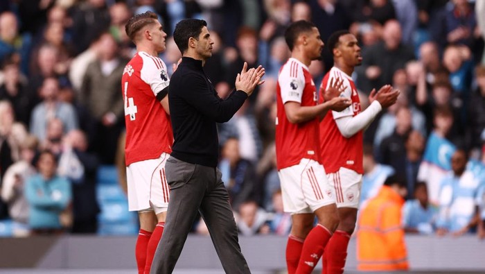 Merson: Arsenal Tetap Tekan Man City Meski Tergusur dari Puncak