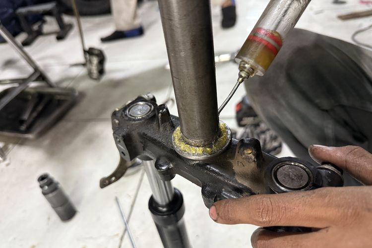 Jangan Anggap Sepele, Kebiasaan Ini Bisa Mempercepat Kerusakan Komstir Motor