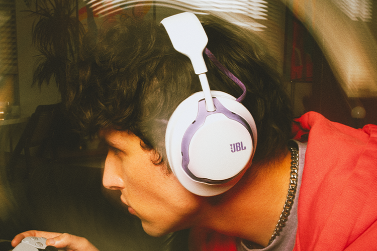 JBL Quantum 950, Quantum 650, dan Quantum 250, headset gaming terbaru JBL yang resmi dirilis di Indonesia dengan fitur audio canggih dan berbagai pilihan harga.
