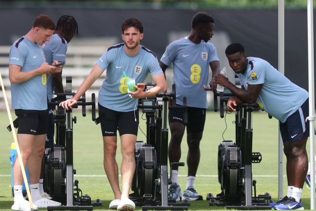 Declan Rice mengikuti latihan Timnas Inggris bersama rekan setim sebelum menghadapi Norwegia pada perempat final Piala Dunia 2026.
