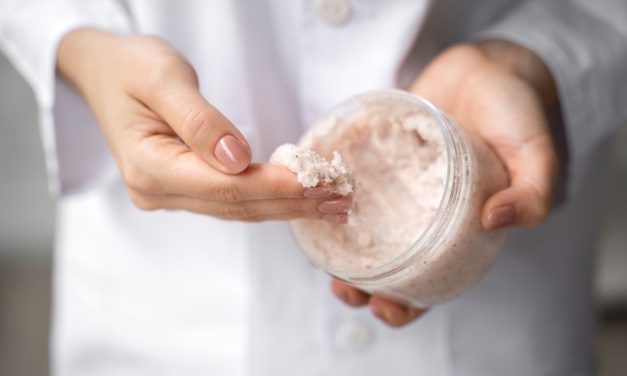 7 Cara Menggunakan Body Scrub yang Benar agar Kulit Halus dan Tetap Sehat