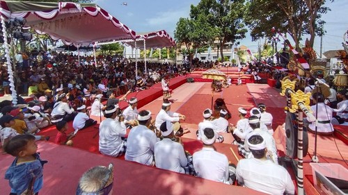 Ribuan Warga Semarakkan Parade Seni Budaya HUT LPD Bedha