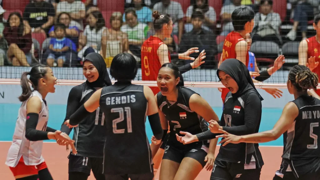 Timnas voli putri Indonesia lolos ke perempat final AVC Women's Continental 2026 setelah menang atas Australia.