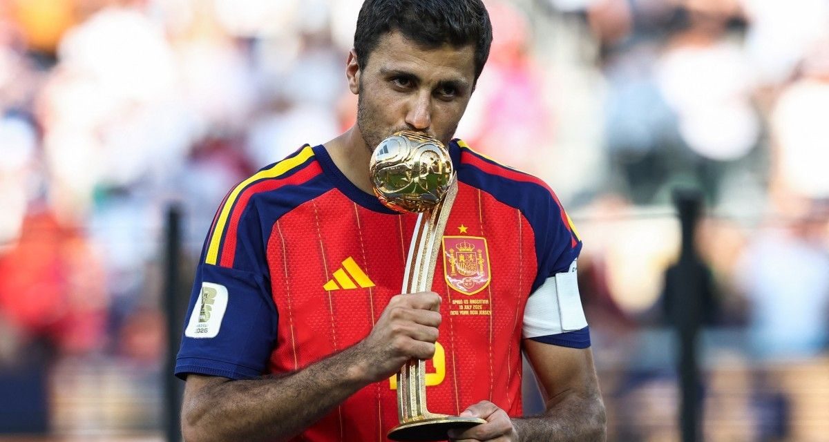 Barcelona Ikut Memburu Rodri Saat Rumor Kepindahan ke Real Madrid Memanas