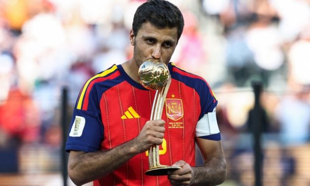 Barcelona Ikut Memburu Rodri Saat Rumor Kepindahan ke Real Madrid Memanas