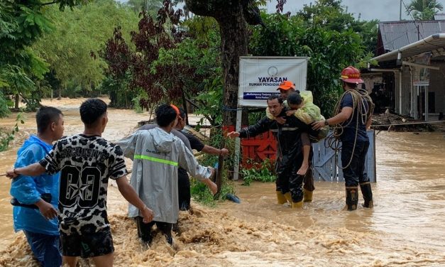Banjir Padang Lumpuhkan Permukiman, Ratusan KK Mengungsi