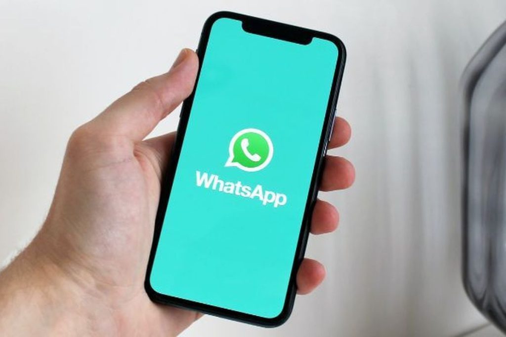 Bug WhatsApp Android yang memungkinkan galeri foto terbuka saat layar ponsel masih terkunci.
